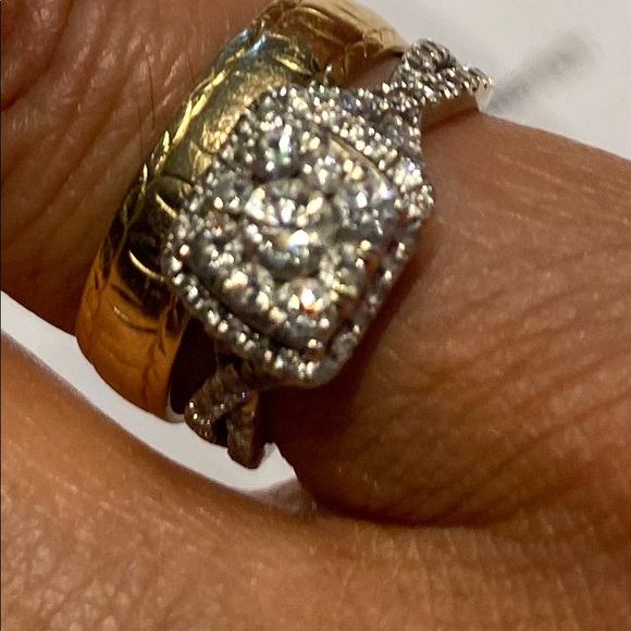 14Karat White Gold 1.00 Total Diamond Weight Round Brilliant Twist Side Accent - Picture 7 of 7